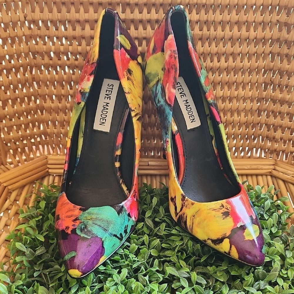 Steve Madden Gallery 6.5 Floral  4 1/2" Heels - Picture 3 of 17